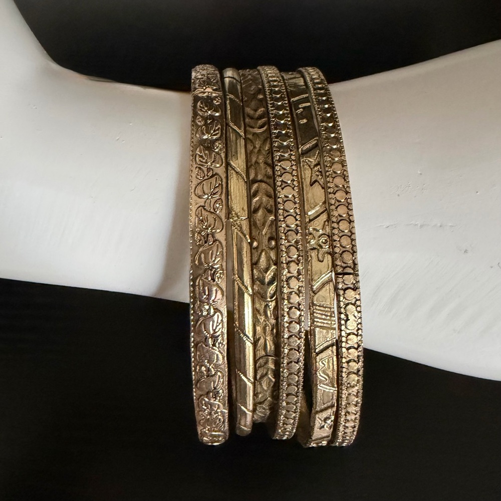 Assorted Bundle of 17 Indian Bracelets - Green, White & Brown, Gold, Silver - Picture 6 of 12